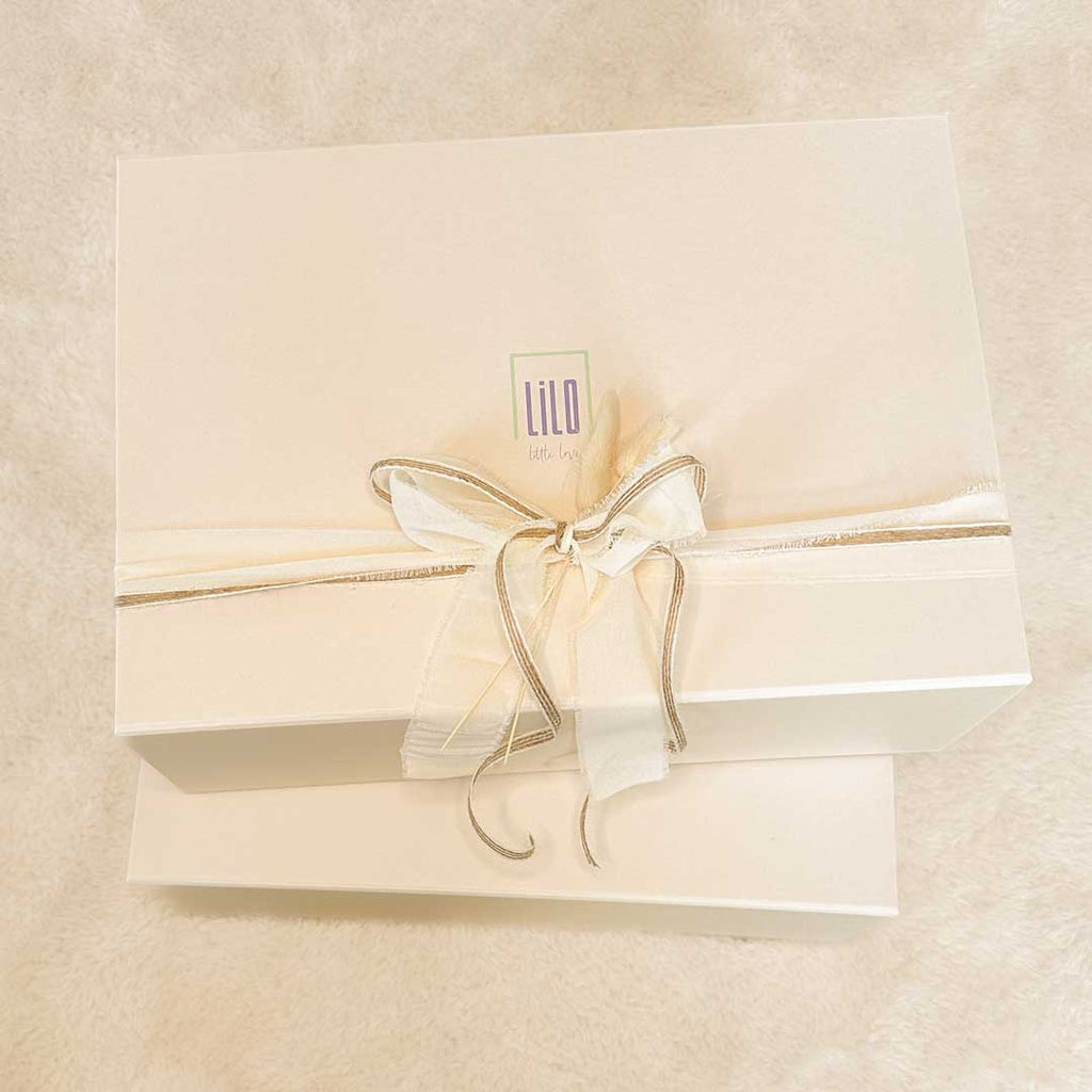 Geschenkebox Baby mit Schleife zum verschenken 